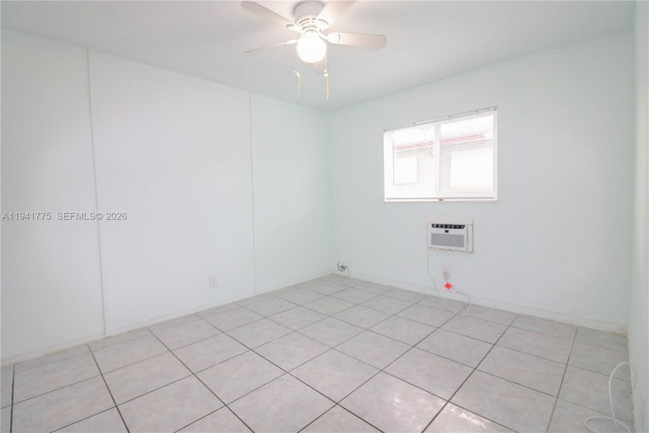 712 NE 8th St, Unit 204, Hallandale Beach, FL 33009 Photo
