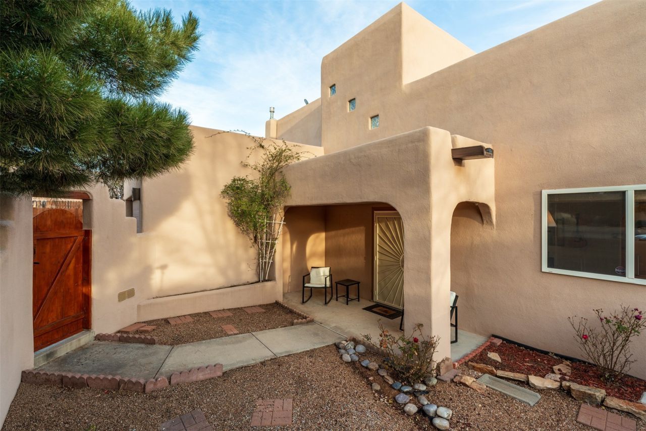 3133 Pueblo Hawikuh, Santa Fe, NM 87507 Main Photo