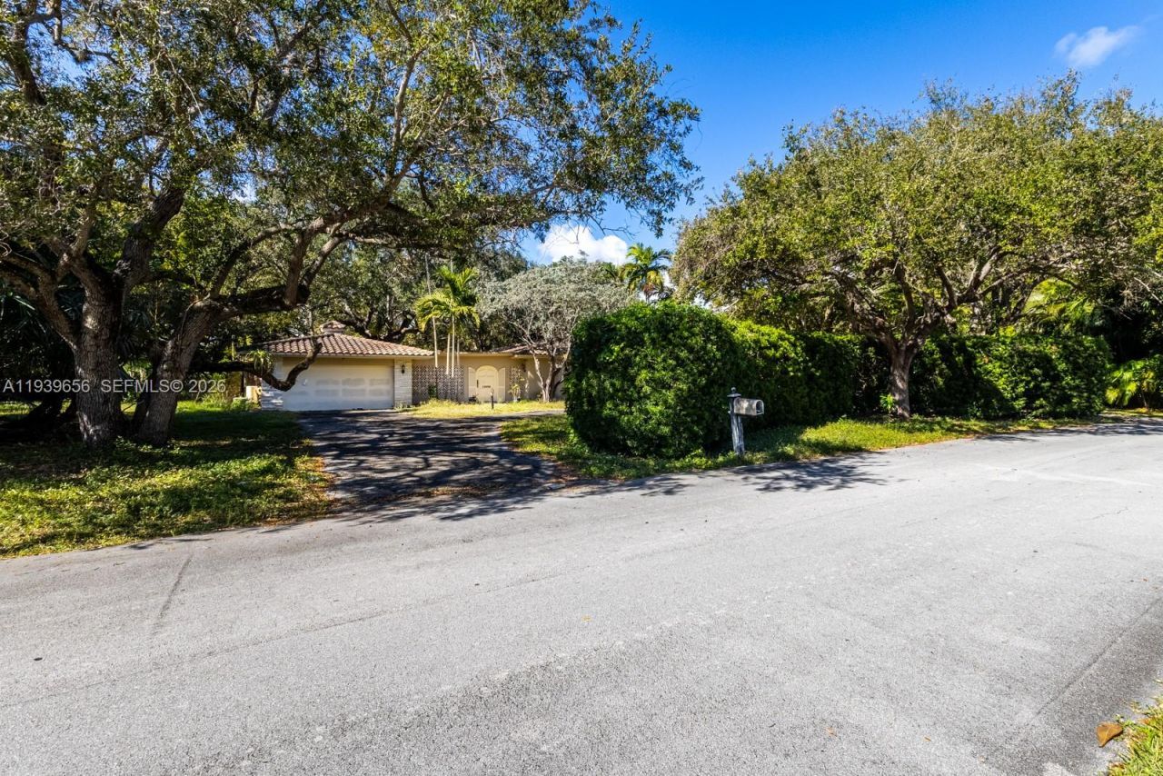 13500 SW 68th Ct, Pinecrest, FL 33156 Photo
