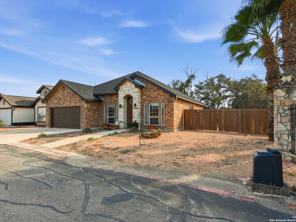 101 N Sutton, Uvalde, TX 78801