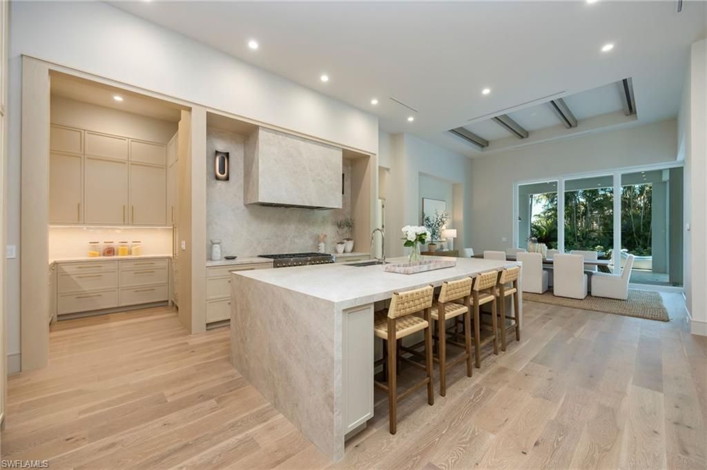 4851 Crayton Rd, Naples, FL 34103 Photo