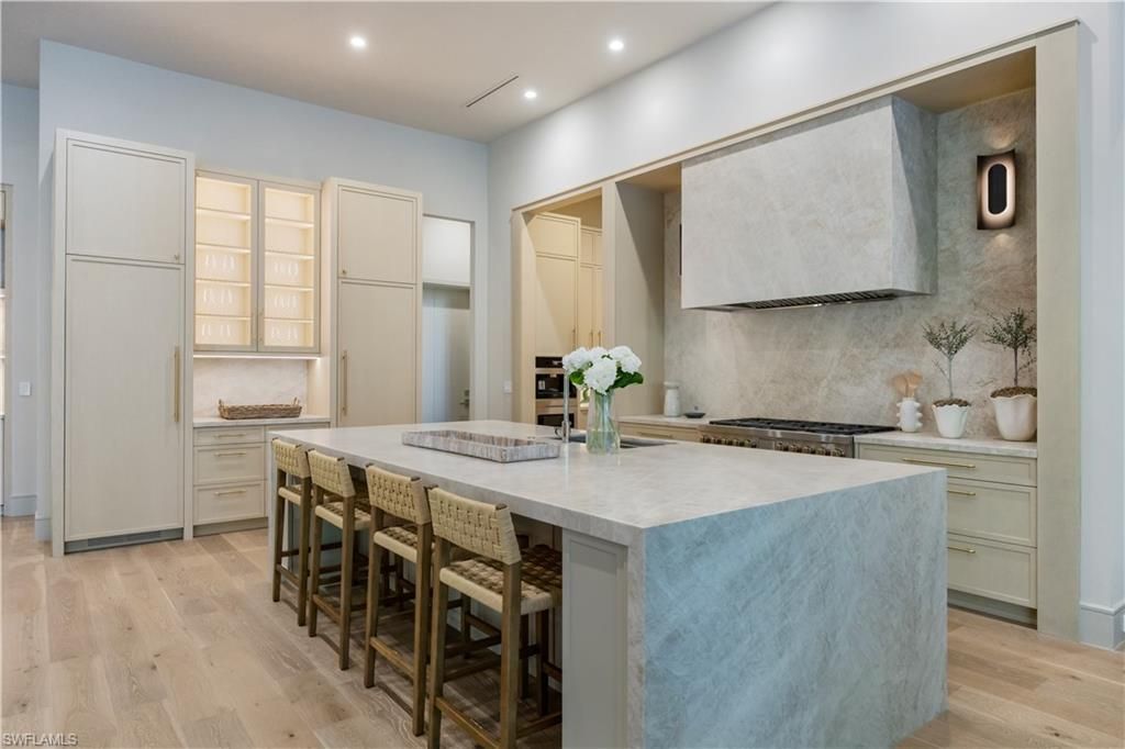 4851 Crayton Rd, Naples, FL 34103 Photo