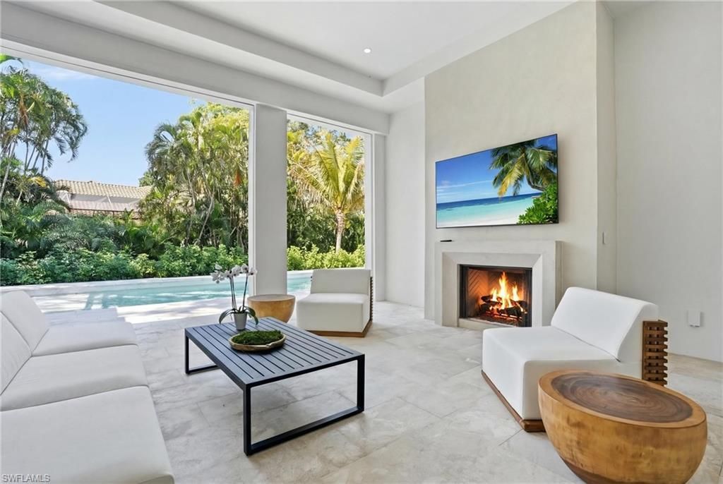 4851 Crayton Rd, Naples, FL 34103 Photo