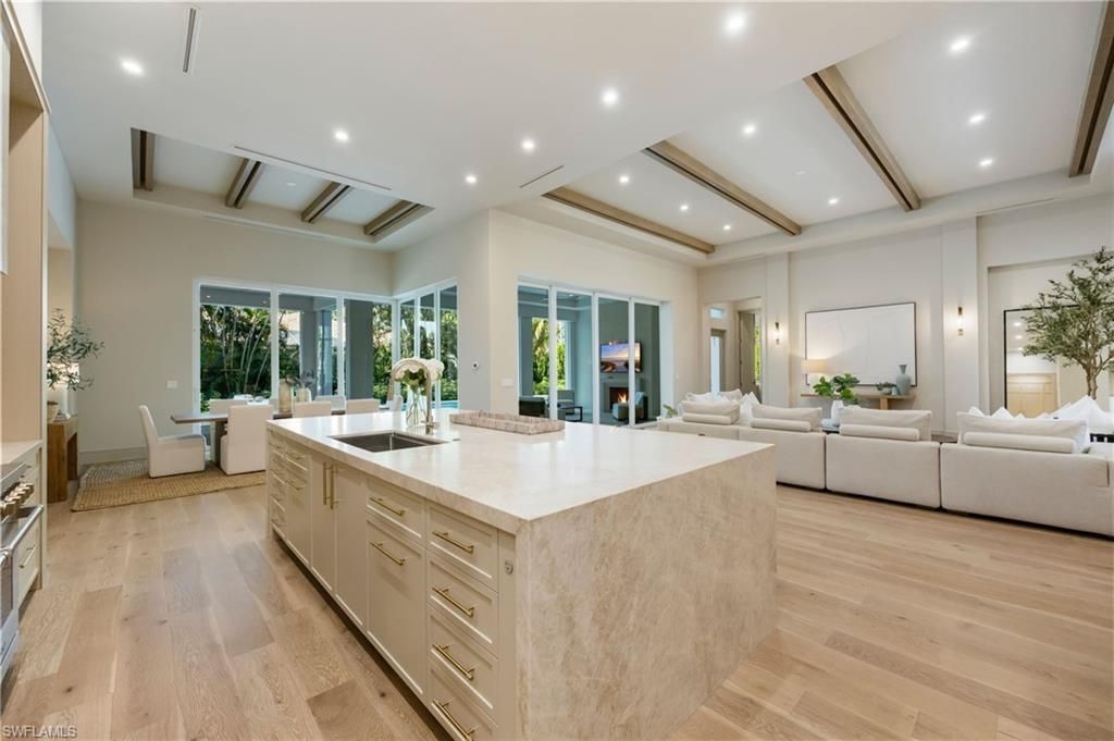 4851 Crayton Rd, Naples, FL 34103 Photo