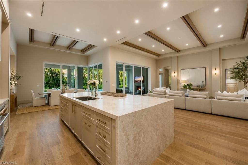 4851 Crayton Rd, Naples, FL 34103 Photo