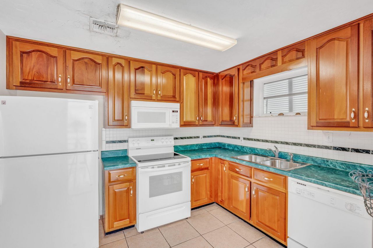 195 W Shore Drive, Summerland Key, FL 33042 Photo