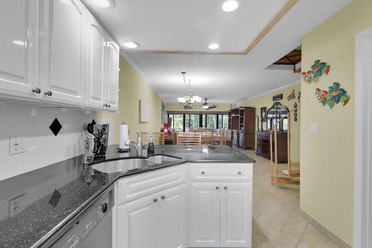 87200 Overseas Highway, Unit M2, Islamorada, FL 33036 Photo