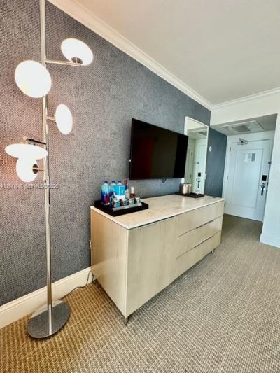 4401 Collins Ave , Unit 1817, Miami Beach, FL 33140 Photo