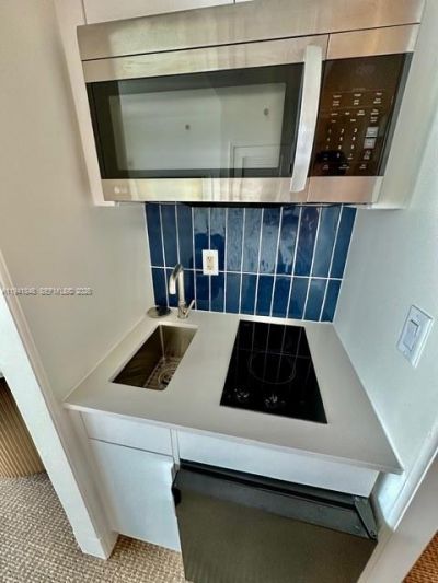 4401 Collins Ave , Unit 1817, Miami Beach, FL 33140 Photo