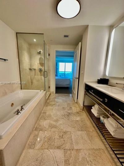 4401 Collins Ave , Unit 1817, Miami Beach, FL 33140 Photo