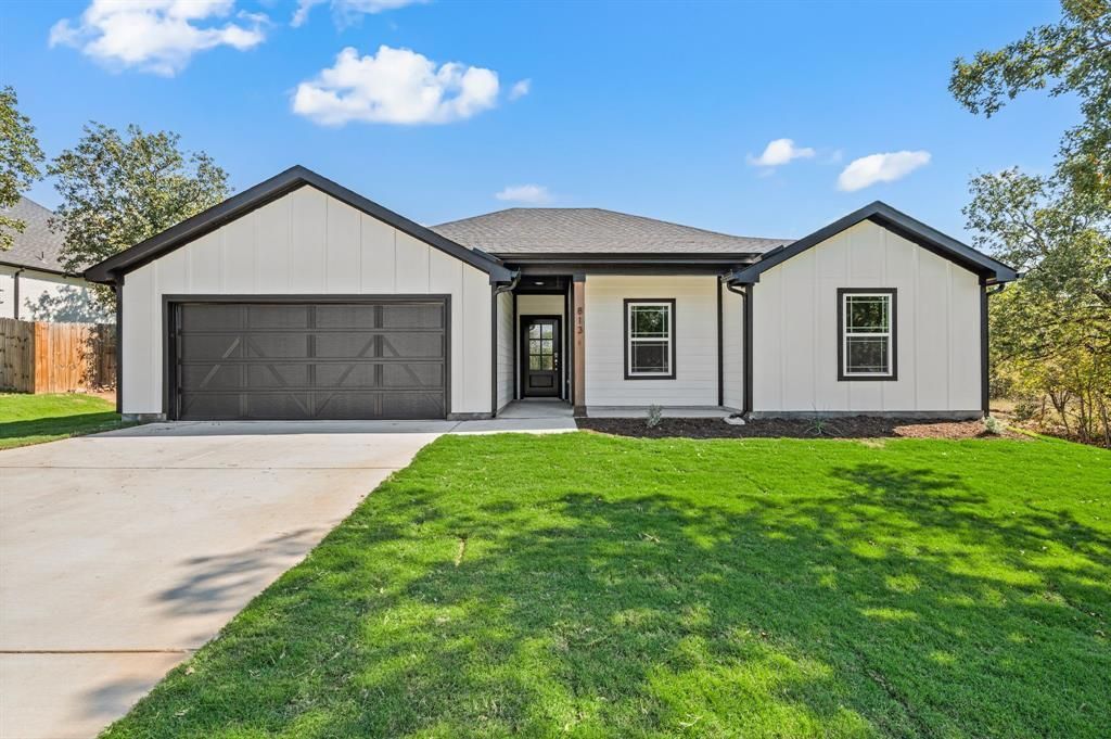 813 Haynie Drive, Runaway Bay, TX 76426 Main Photo