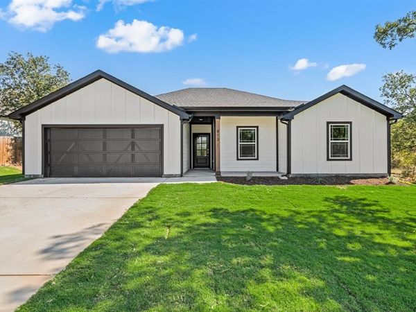 813 Haynie Drive, Runaway Bay, TX 76426