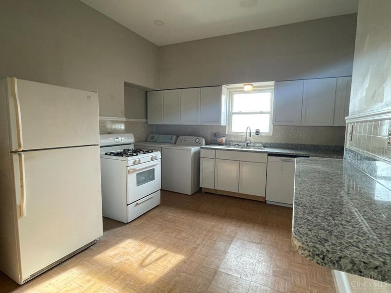 427 Warner Street, Cincinnati, OH 45219 Photo 3