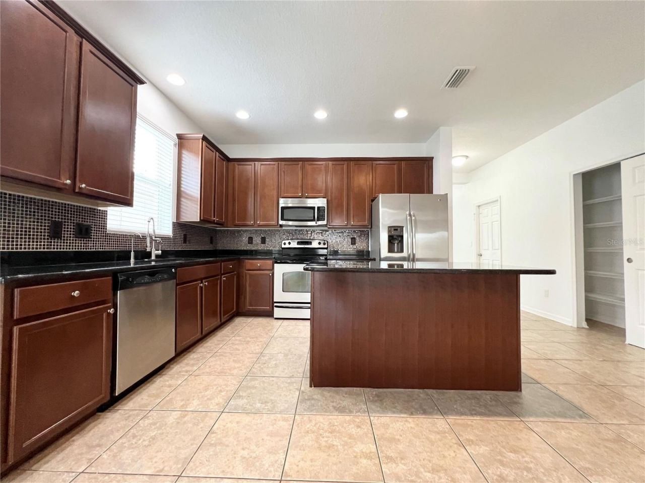 724 Parker Den Drive, Ruskin, FL 33570 Photo