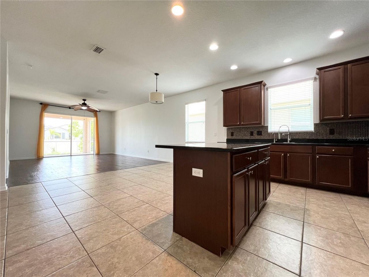 724 Parker Den Drive, Ruskin, FL 33570 Photo