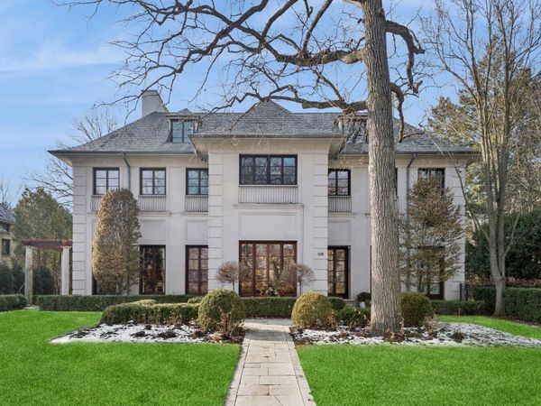 528 Roslyn Road, Kenilworth, IL 60043