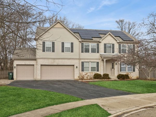 145 S Oakleaf Road, Algonquin, IL 60102