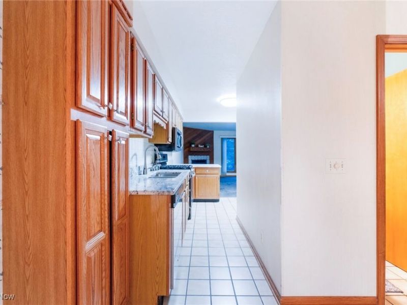 507 Tournament Trail, Cortland, OH 44410 Photo 21