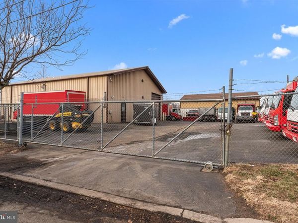 7011 BEAVER DAM ROAD, LEVITTOWN, PA 19057