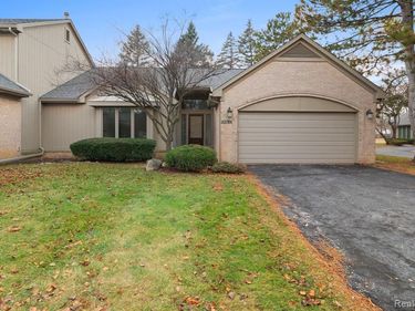 33786 Vista Drive, Farmington Hills, MI 48331