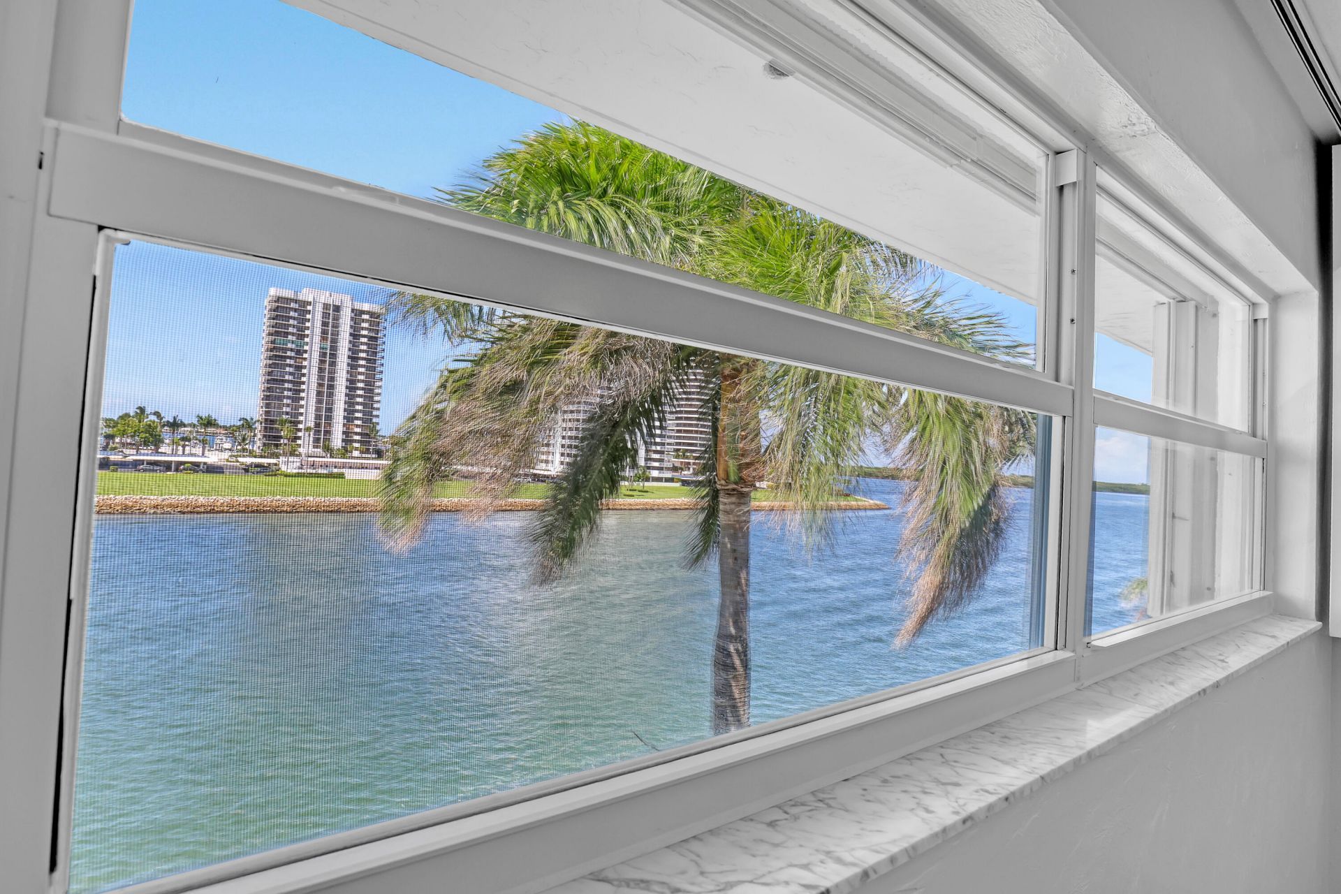28 Yacht Club Drive, Unit 409, North Palm Beach, FL 33408 Photo
