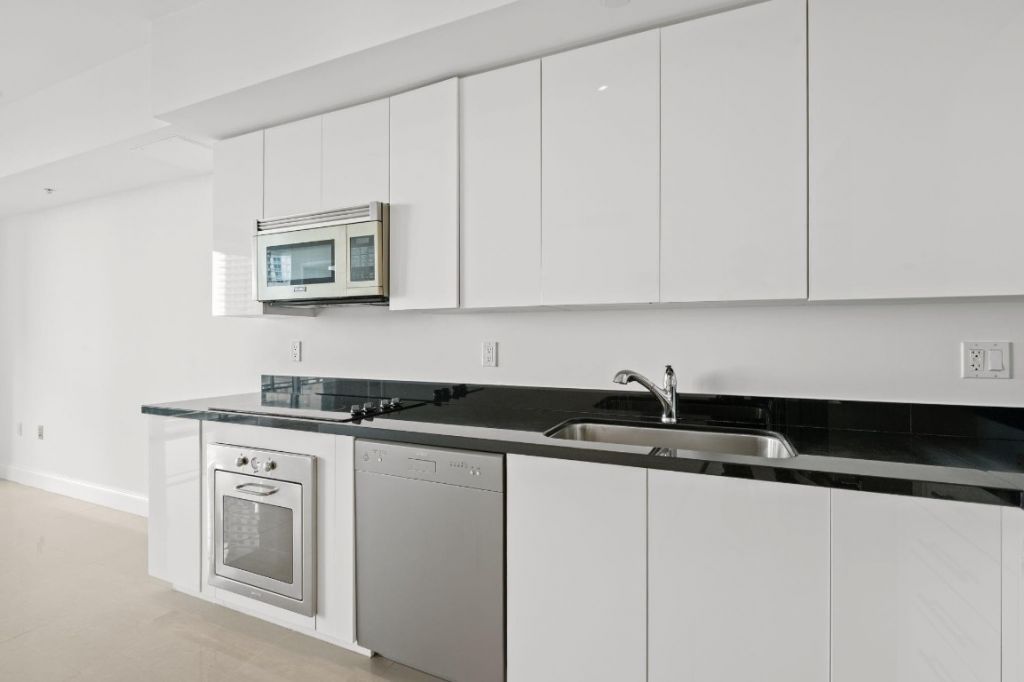 92 SW 3rd St, Unit 1807, Miami, FL 33130 Photo