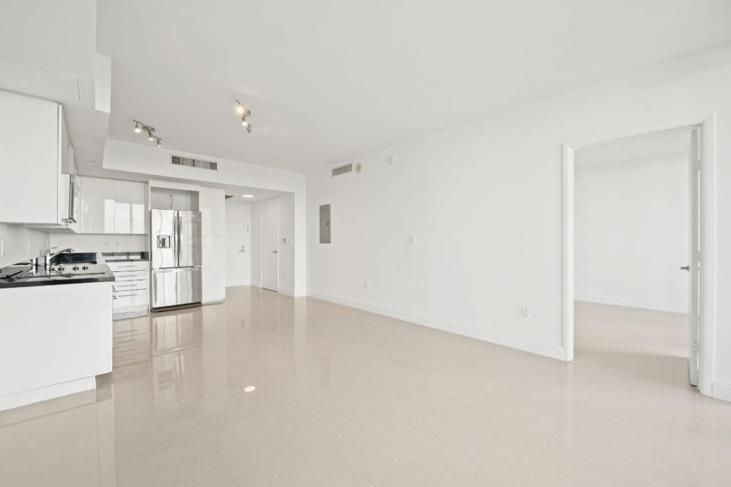 92 SW 3rd St, Unit 1807, Miami, FL 33130 Photo