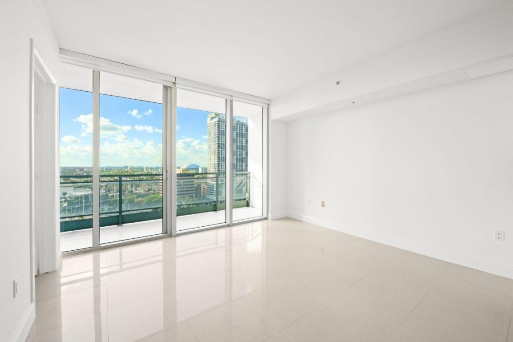 92 SW 3rd St, Unit 1807, Miami, FL 33130 Photo