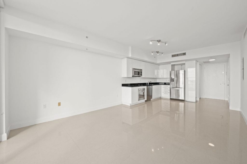 92 SW 3rd St, Unit 1807, Miami, FL 33130 Photo