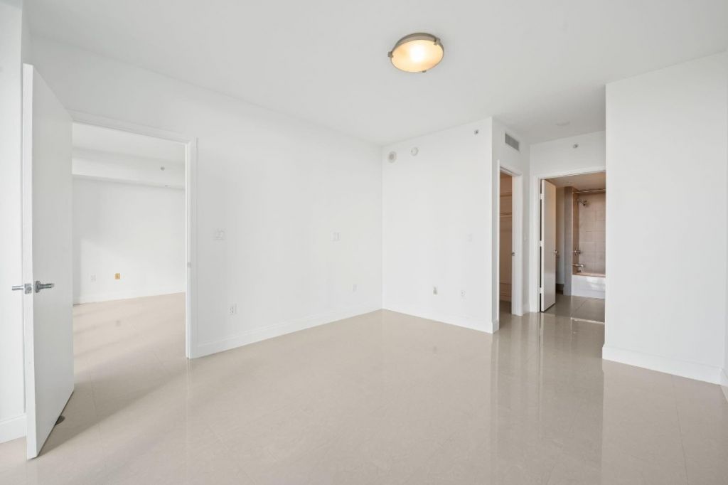 92 SW 3rd St, Unit 1807, Miami, FL 33130 Photo