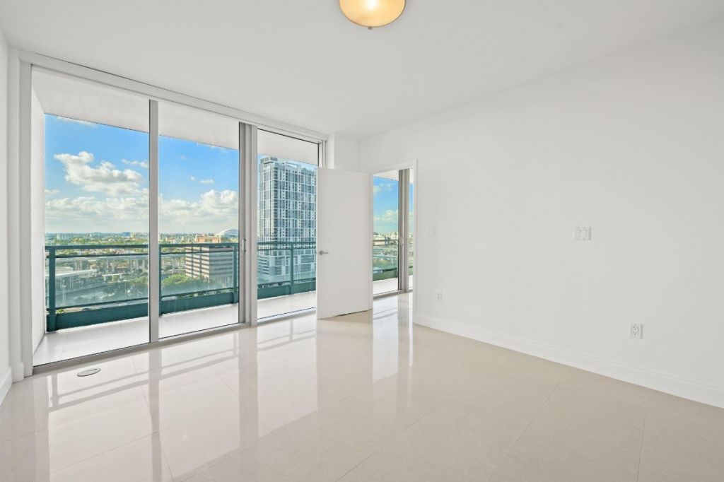 92 SW 3rd St, Unit 1807, Miami, FL 33130 Photo