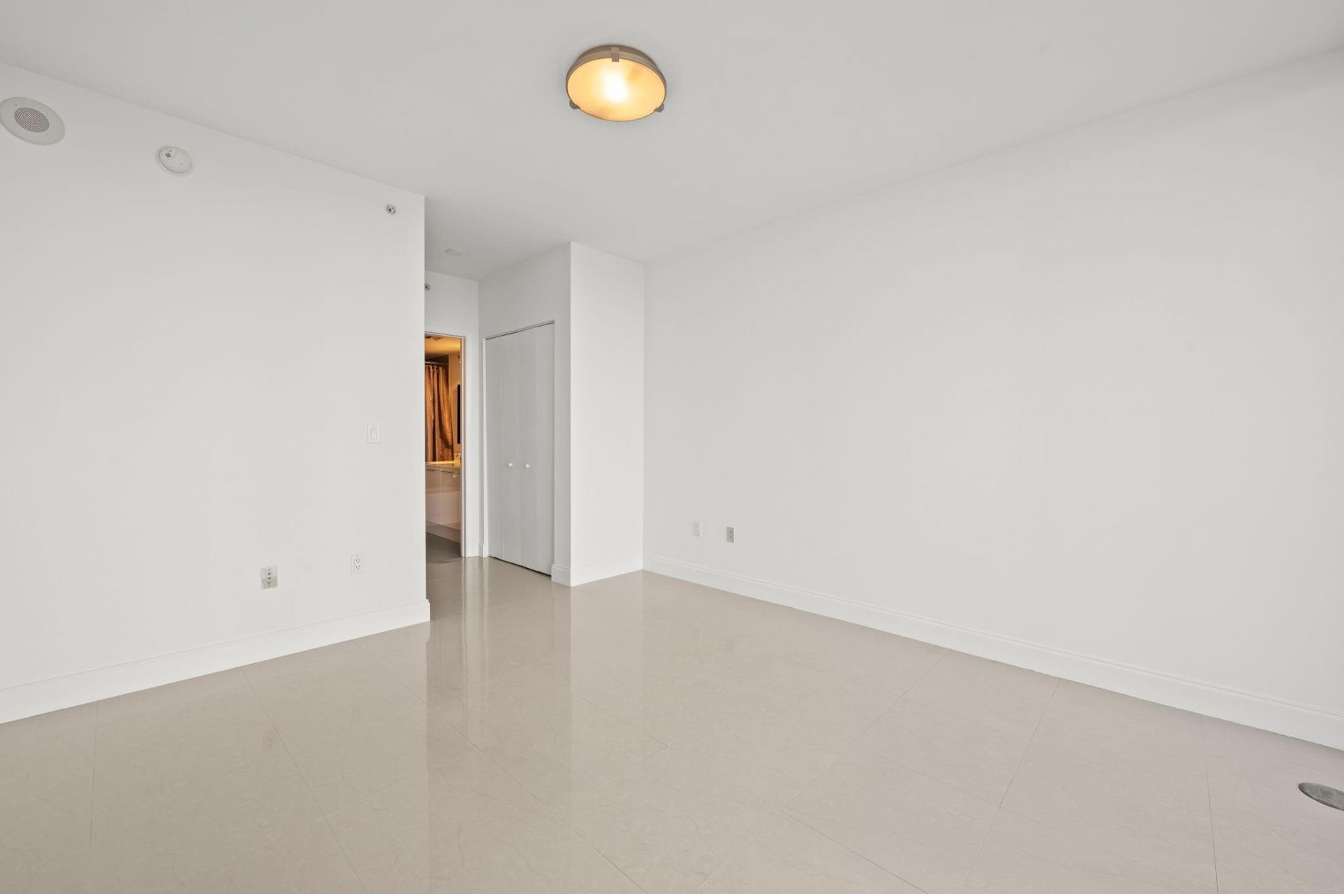 92 SW 3rd Street, Unit 1807, Miami, FL 33130 Photo