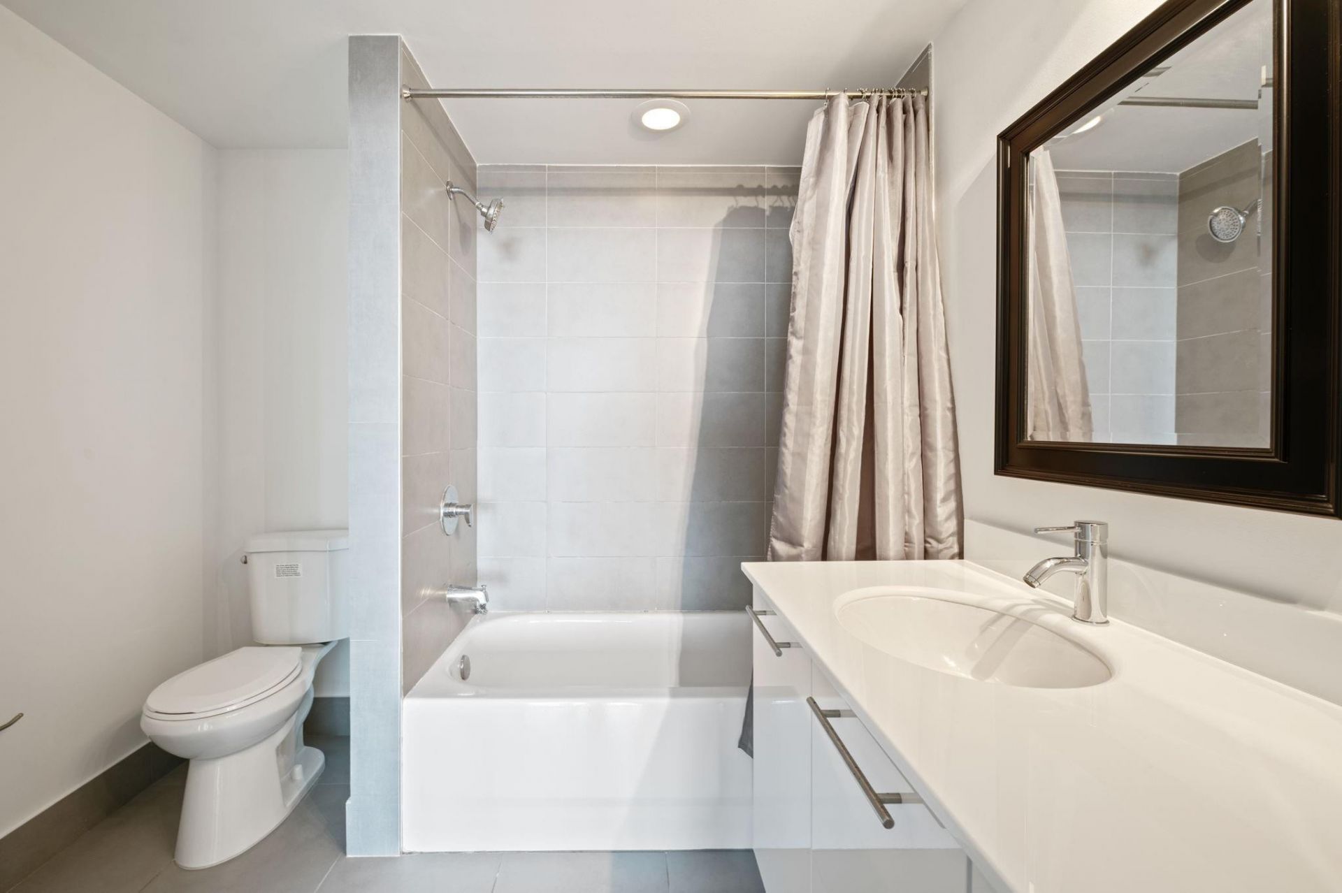 92 SW 3rd Street, Unit 1807, Miami, FL 33130 Photo