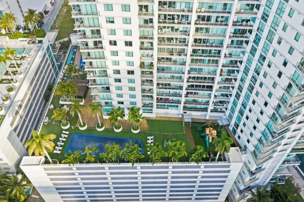 92 SW 3rd St, Unit 1807, Miami, FL 33130 Photo