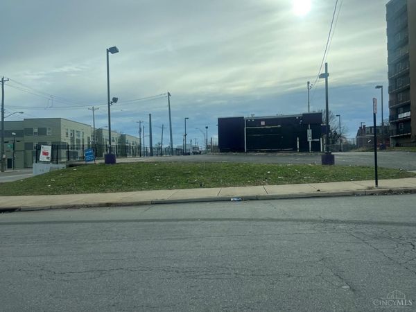 2945 Gilbert Avenue, Cincinnati, OH 45206