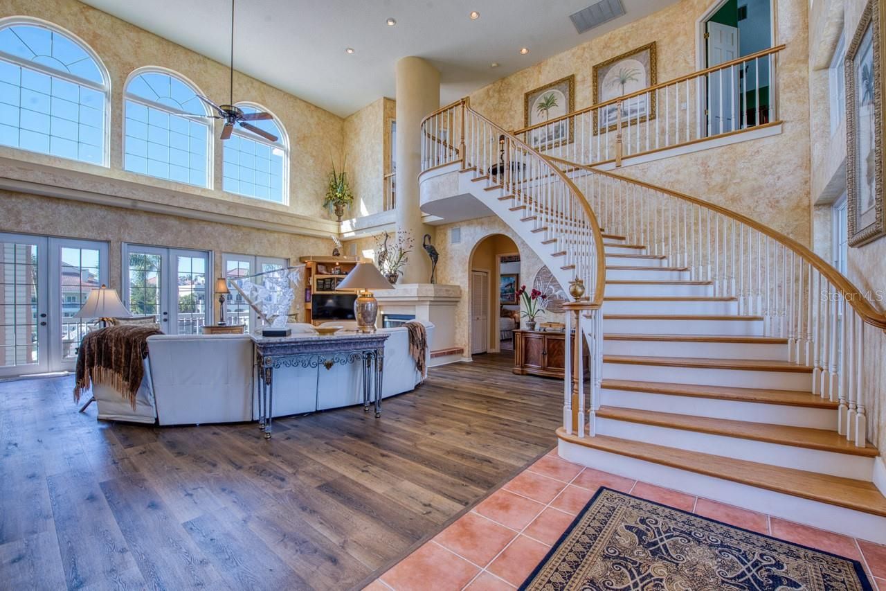 2829 Seabreeze Drive S, Gulfport, FL 33707 Photo