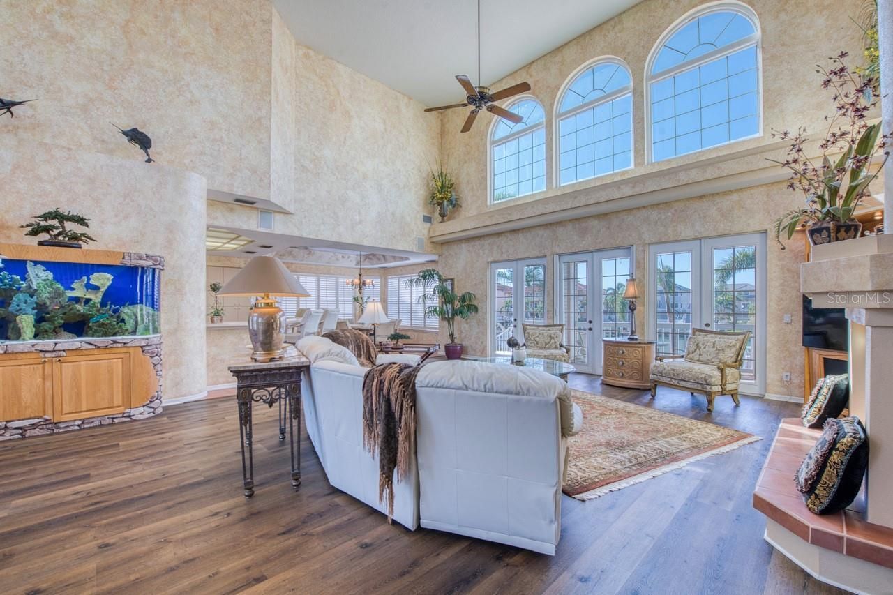 2829 Seabreeze Drive S, Gulfport, FL 33707 Photo