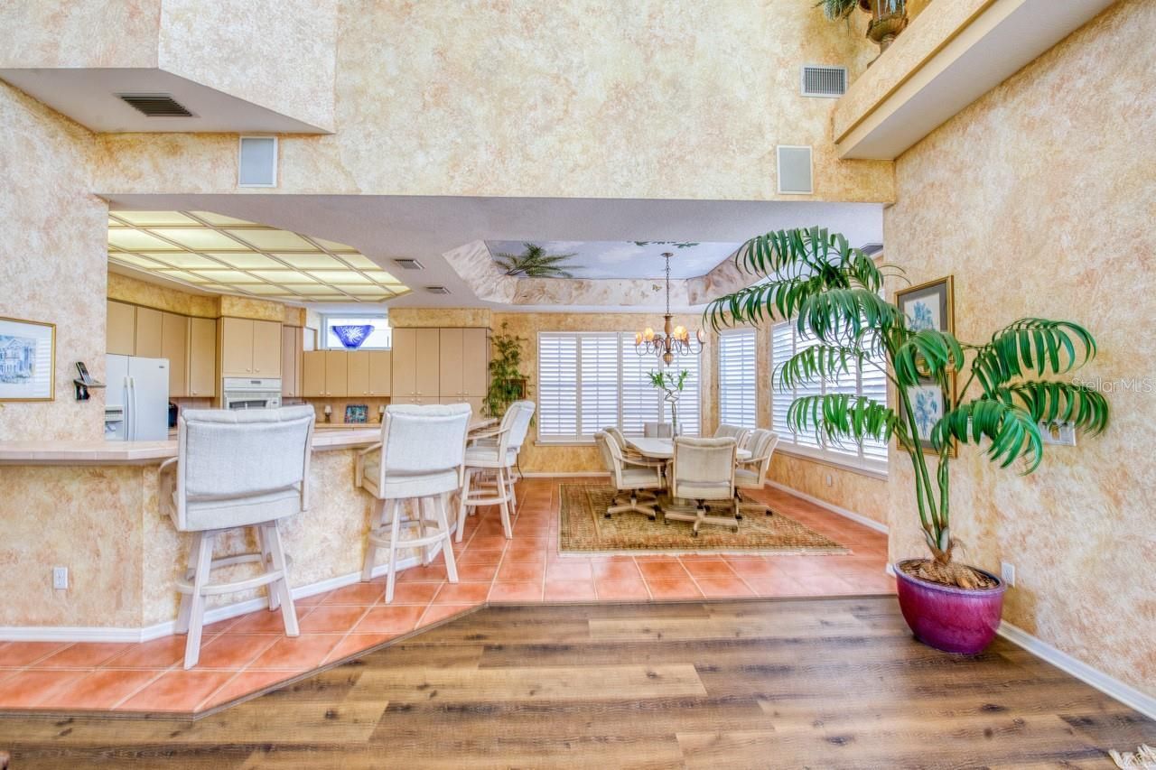 2829 Seabreeze Drive S, Gulfport, FL 33707 Photo