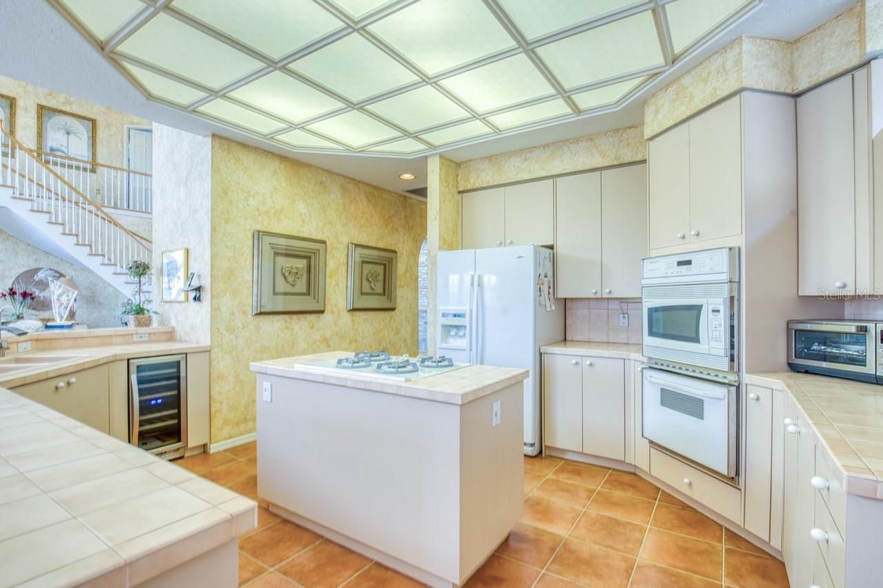 2829 Seabreeze Drive S, Gulfport, FL 33707 Photo