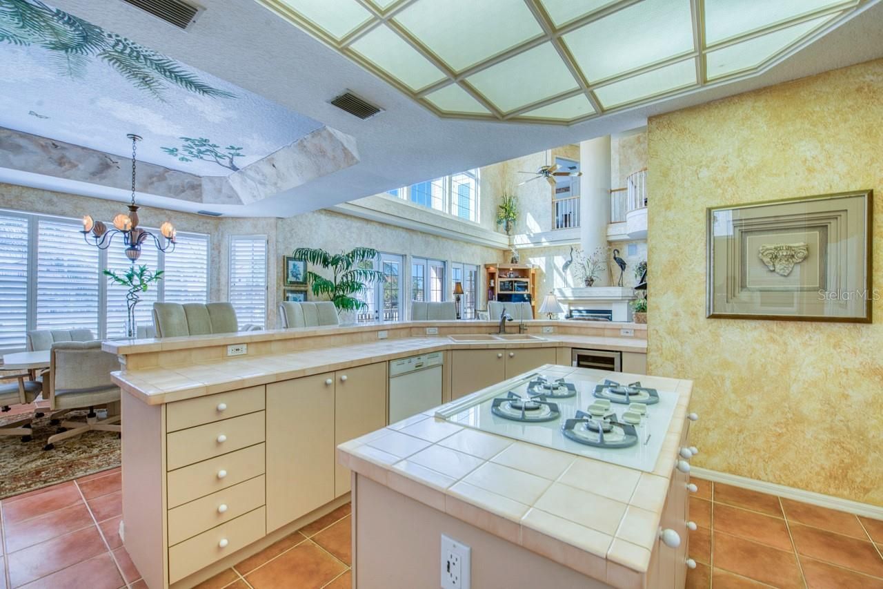 2829 Seabreeze Drive S, Gulfport, FL 33707 Photo