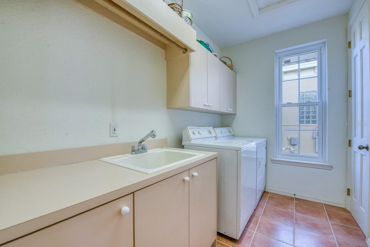 2829 Seabreeze Drive S, Gulfport, FL 33707 Photo