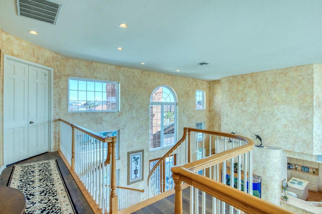 2829 Seabreeze Drive S, Gulfport, FL 33707 Photo