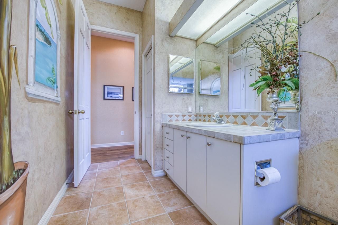 2829 Seabreeze Drive S, Gulfport, FL 33707 Photo