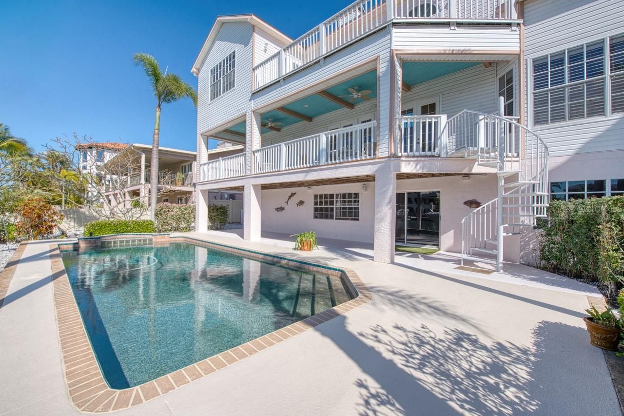 2829 Seabreeze Drive S, Gulfport, FL 33707 Photo