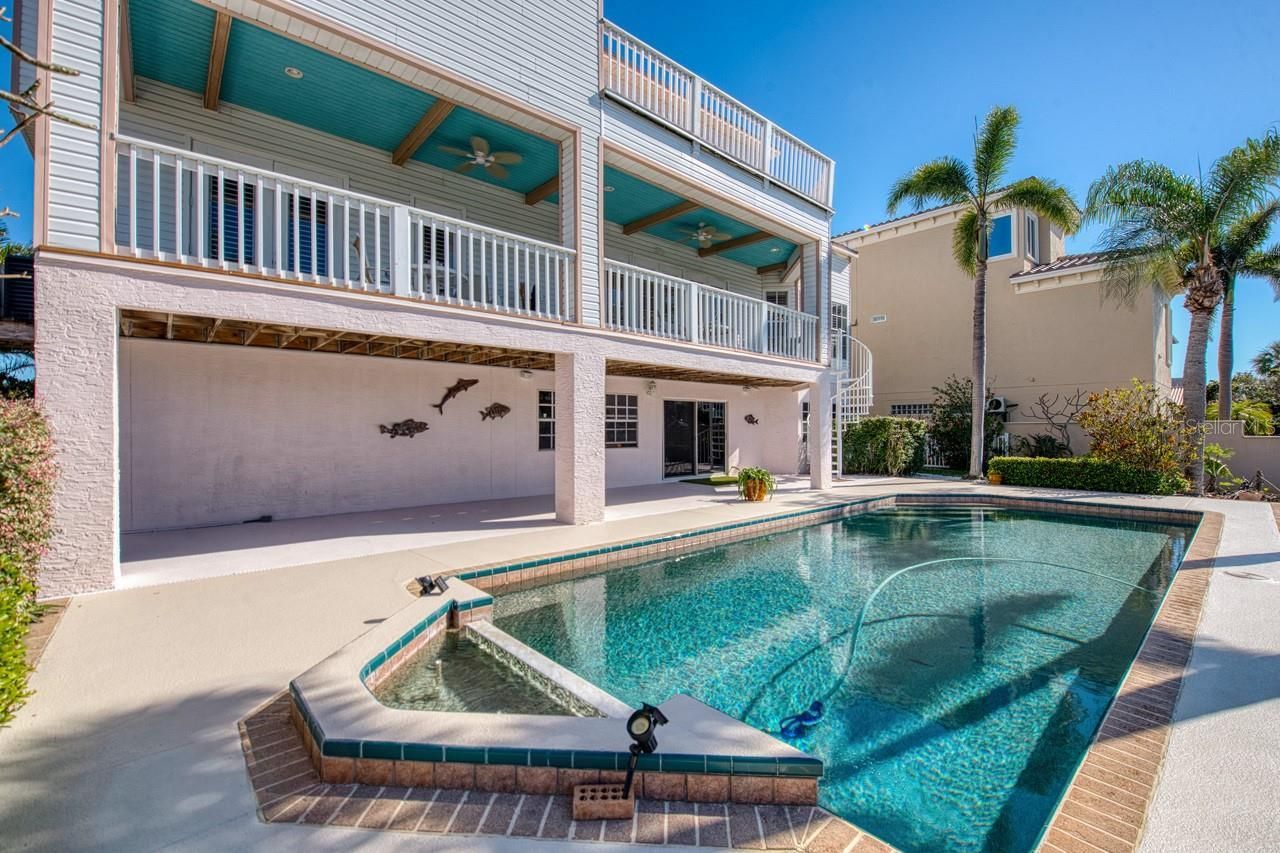 2829 Seabreeze Drive S, Gulfport, FL 33707 Photo