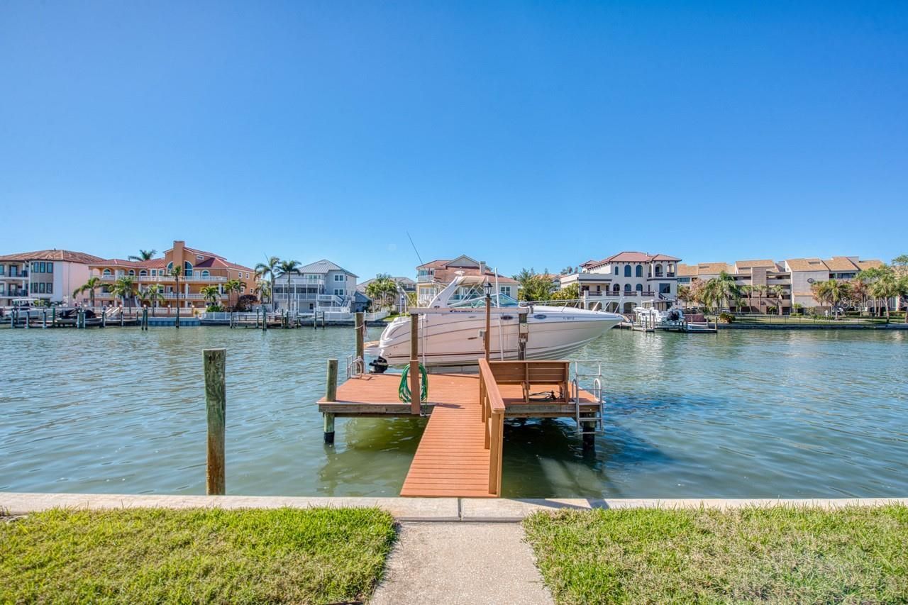 2829 Seabreeze Drive S, Gulfport, FL 33707 Photo