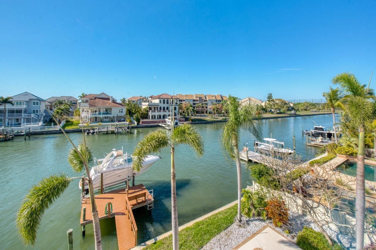 2829 Seabreeze Drive S, Gulfport, FL 33707 Photo