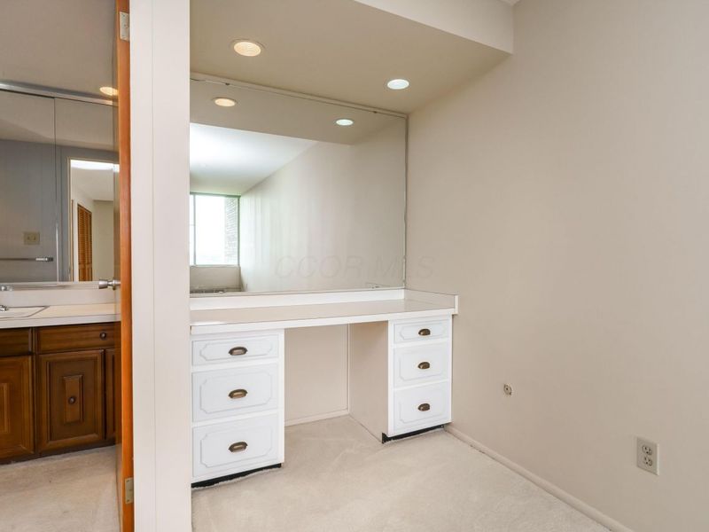 1000 Urlin Avenue, Unit 1407, Columbus, OH 43212 Photo 21