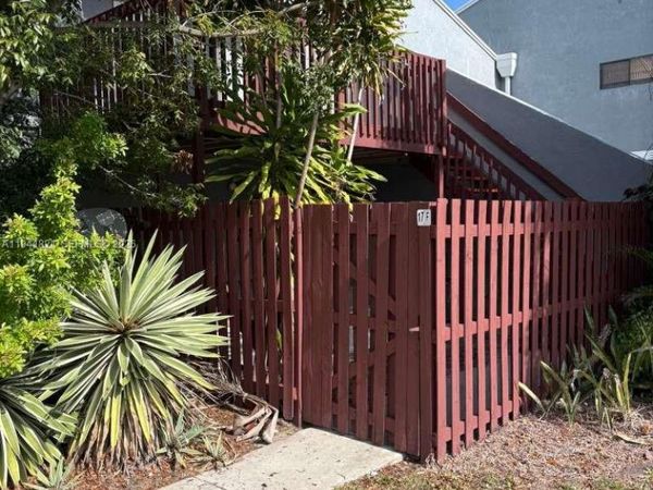 17 Crossings Cir, Unit F, Boynton Beach, FL 33435