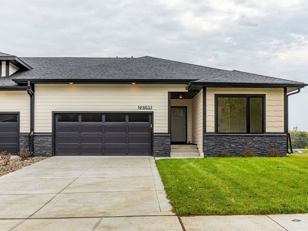 6633 River Bend Drive, Johnston, IA 50131